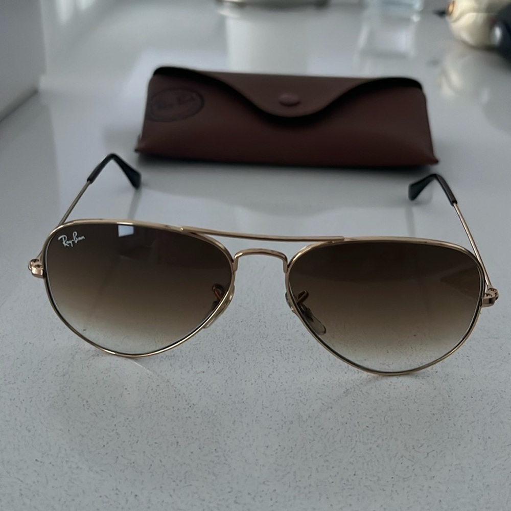 Women’s Ray-Ban Sunglasses golden tones. Original case.